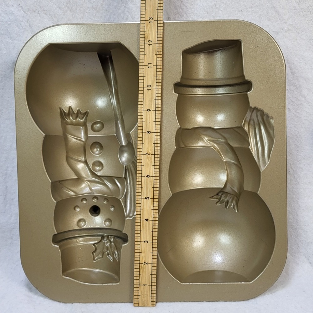 Nordic Ware Snowman Cake Mold Pan Christmas 3D 10 Cup Williams Sonoma USA Made - Picture 11 of 12